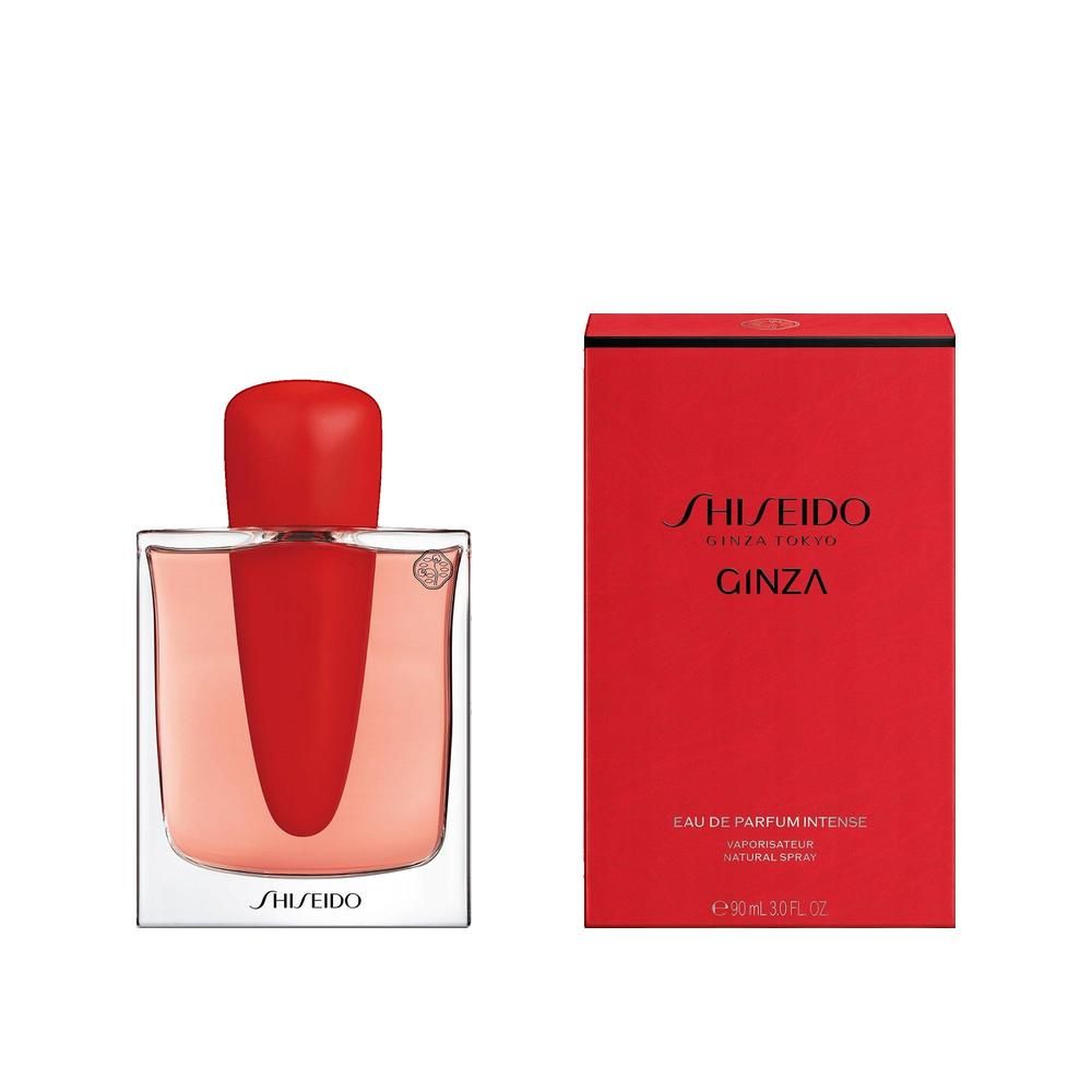 Flacon de parfum et boîte rouge. Flacon avec bouchon rouge et liquide rose. Boîte avec logo Shiseido Ginza.
