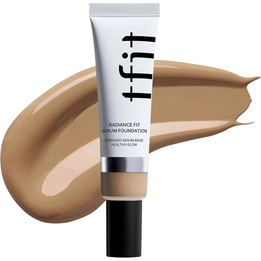 Emballage du produit : tube de fond de teint. Texte : TFIT Radiance Fit Serum Foundation. Enriched Serum Base Healthy Glow.
