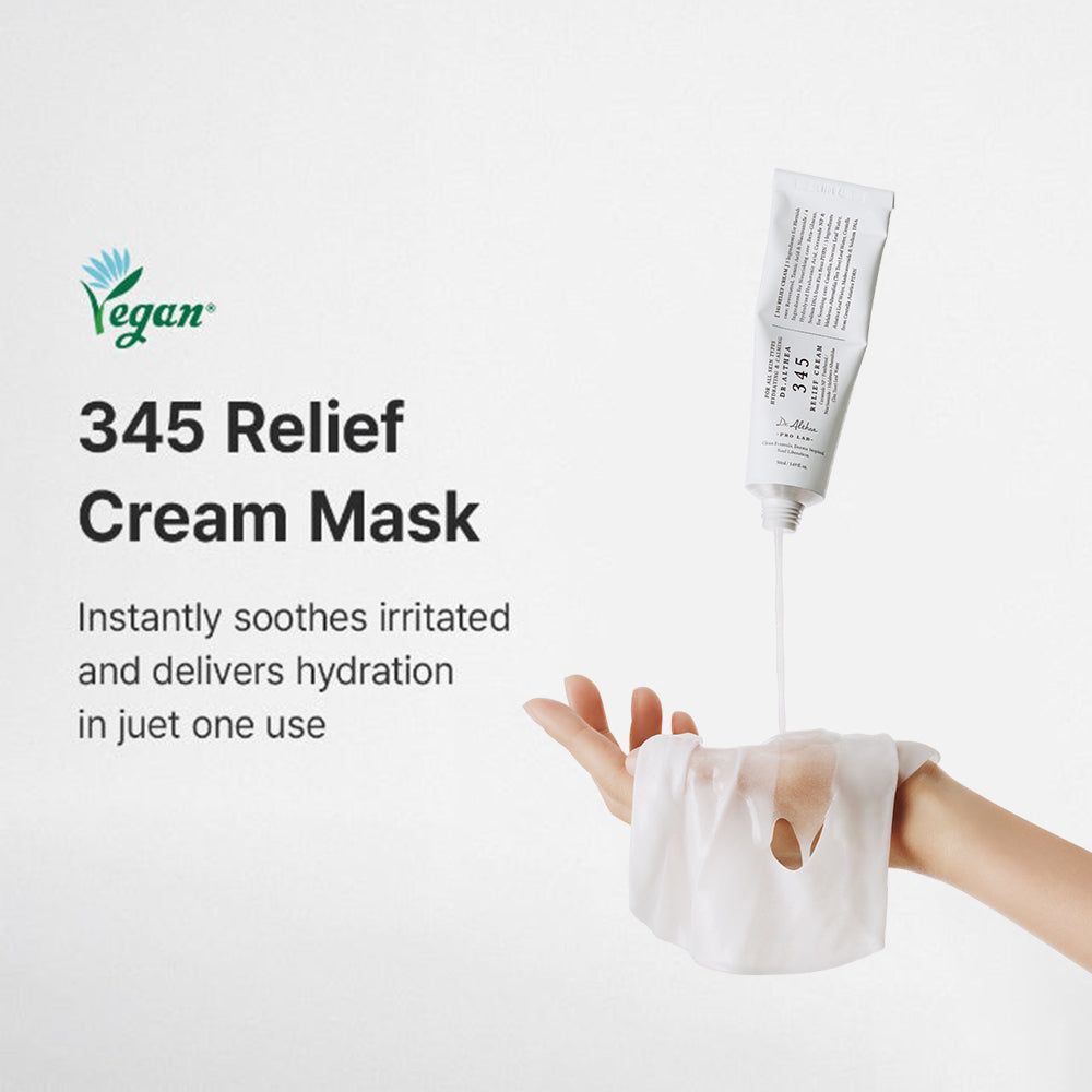 Une main tient un masque en tissu blanc pendant qu'un tube de masque crème Dr. Althea 345 Relief y goutte.