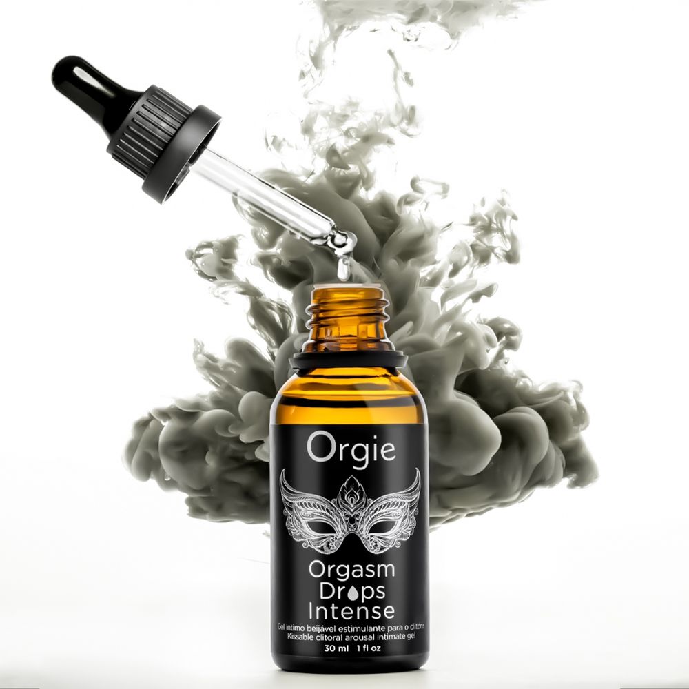 Orgie Orgasm Drops Intense. Fles met druppelaar. Bruine vloeistof. Druppels vallen in de fles. Achtergrond met rook.