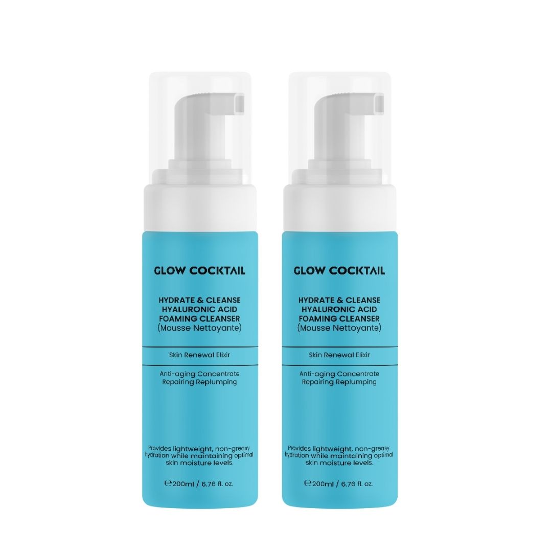 Deux flacons avec pompe blanche et étiquette bleue. Inscription : Glow Cocktail, Hydrate & Cleanse, Acide Hyaluronique. 200ml.