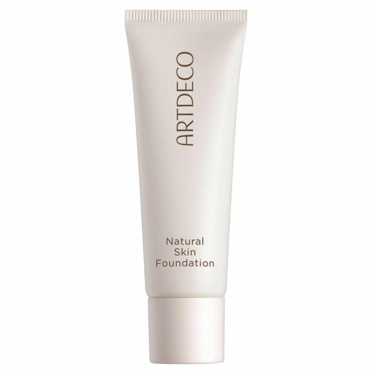Tube blanc Artdeco Natural Skin Foundation. Inscription: Natural Skin Foundation.