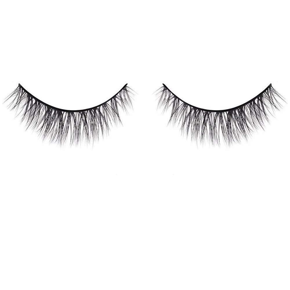 Deux paires de faux cils avec des fibres fines et une bande transparente.