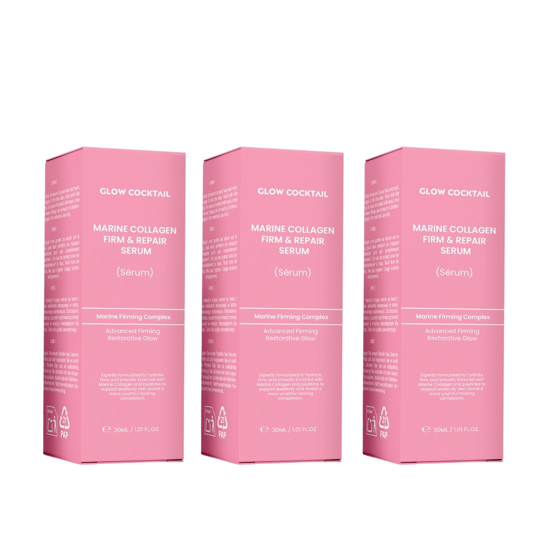 Drie roze dozen met witte tekst. Productnaam: Glow Cocktail Marine Collagen Firm & Repair Serum. Opschrift: Sérum.