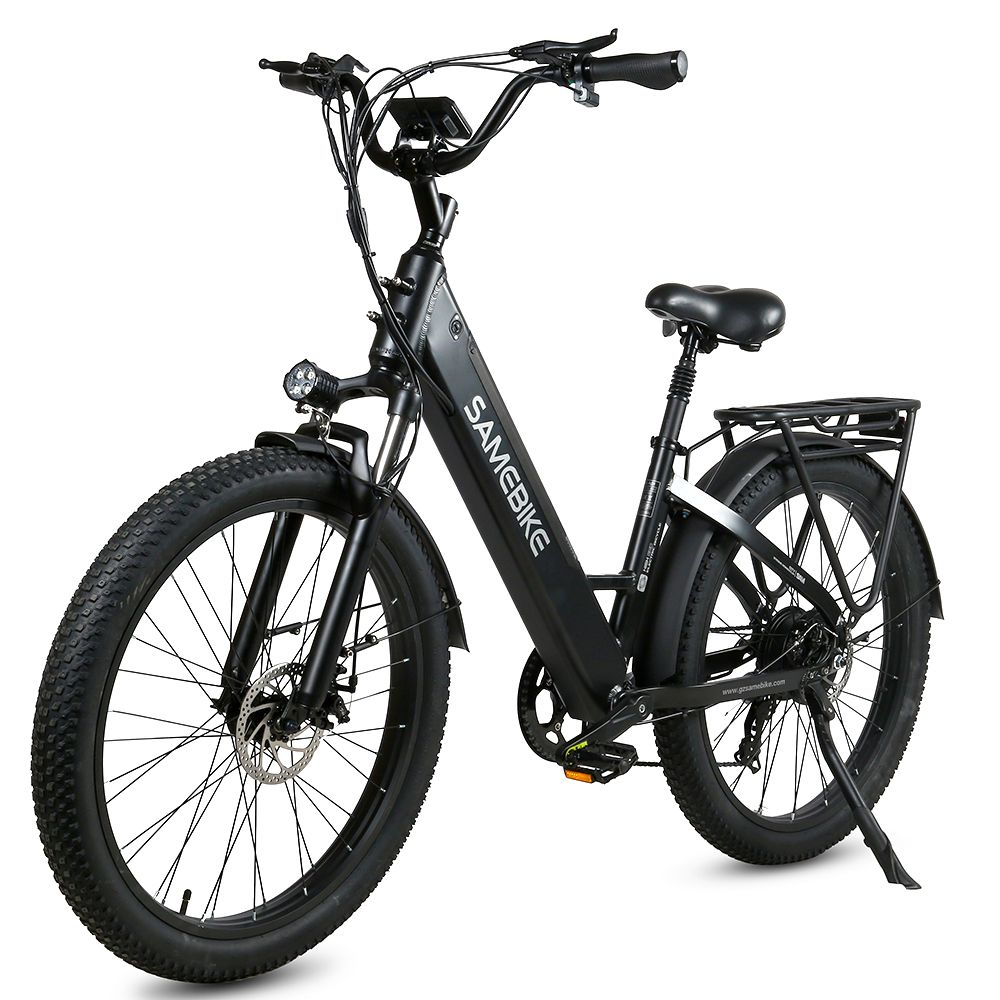 Vélo électrique noir Samebike avec porte-bagages, garde-boue et pneus larges. Marque Samebike visible.