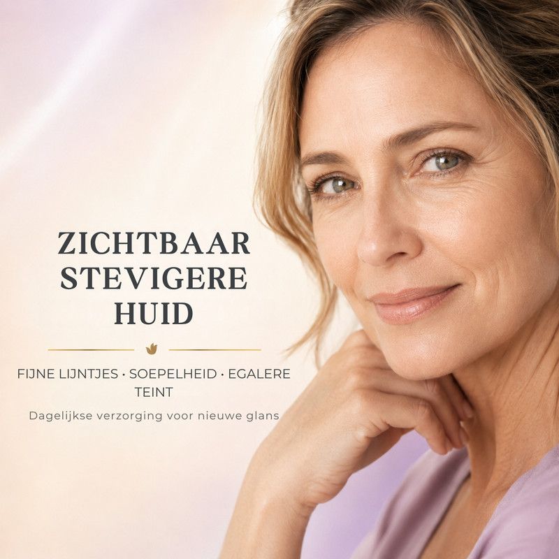 Vrouw brengt crème aan op haar gezicht.