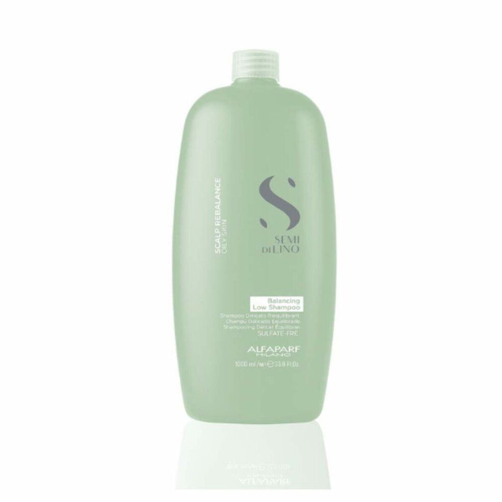 Lichtgroene fles met Alfaparf Semi di Lino Balancing Low Shampoo etiket en 'S'-logo.