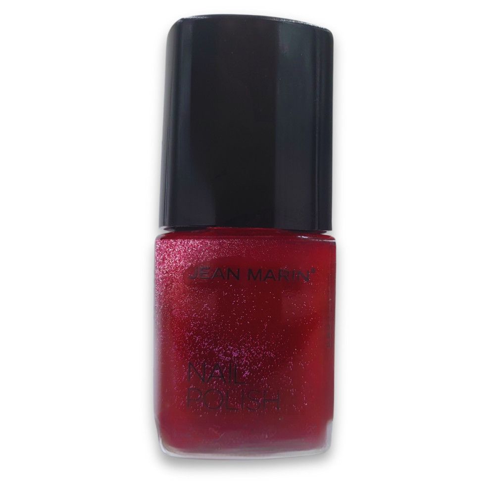 Flacon de vernis à ongles rouge avec bouchon noir. Le nom du produit est visible sur le flacon.