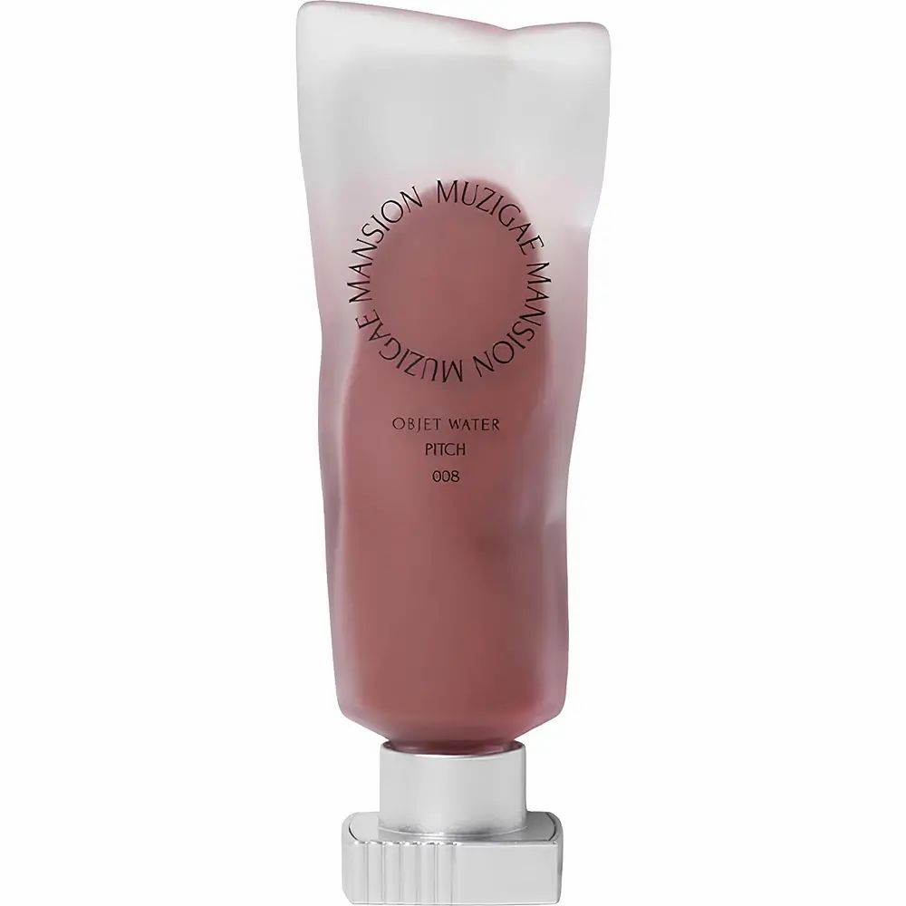 Lip tint in een transparante tube. Roze inhoud. Op de tube staat MUZIGAE MANSION en OBJET WATER PITCH 008.