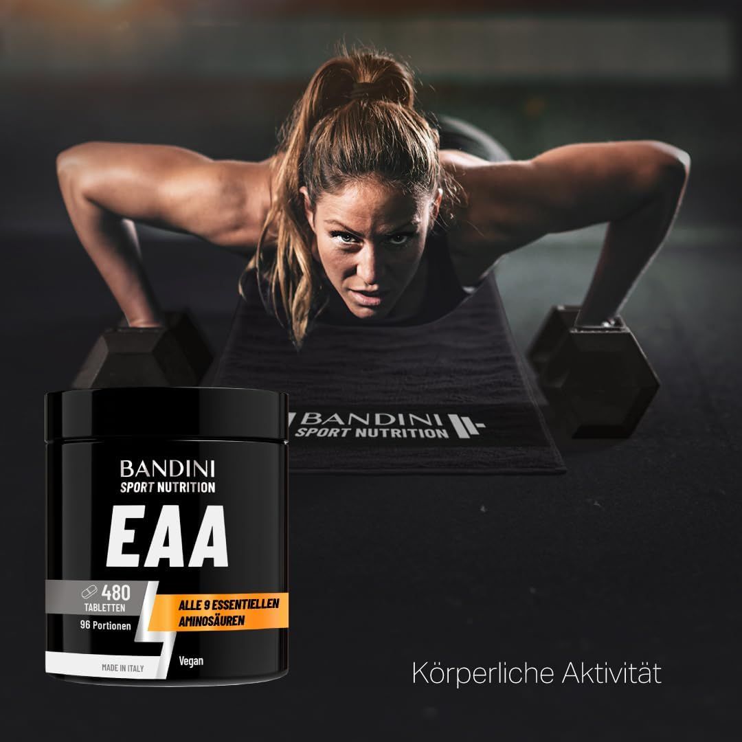 Bandini EAA Aminosäuren Komplex Tabletten-pot. Zwarte pot met oranje etiket. Vrouw doet push-ups.
