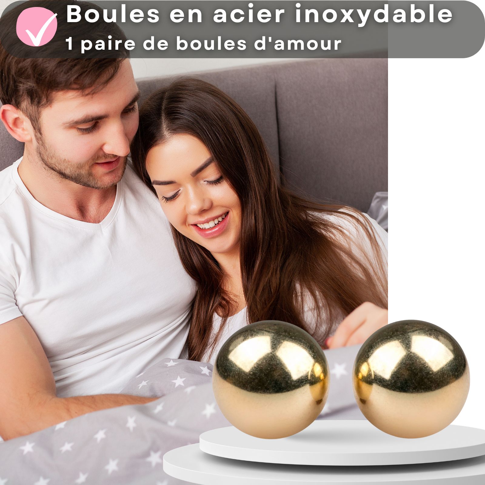 Deux boules dorées. Métal. Paire, 130g, diamètre 1,7 mm. Sur une main.