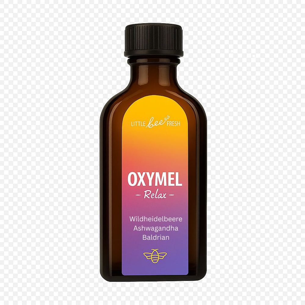Bruine glazen fles met etiket. Opschrift: OXYMEL - Relax. Bevat bosbes, ashwagandha, valeriaan. Zwarte dop.