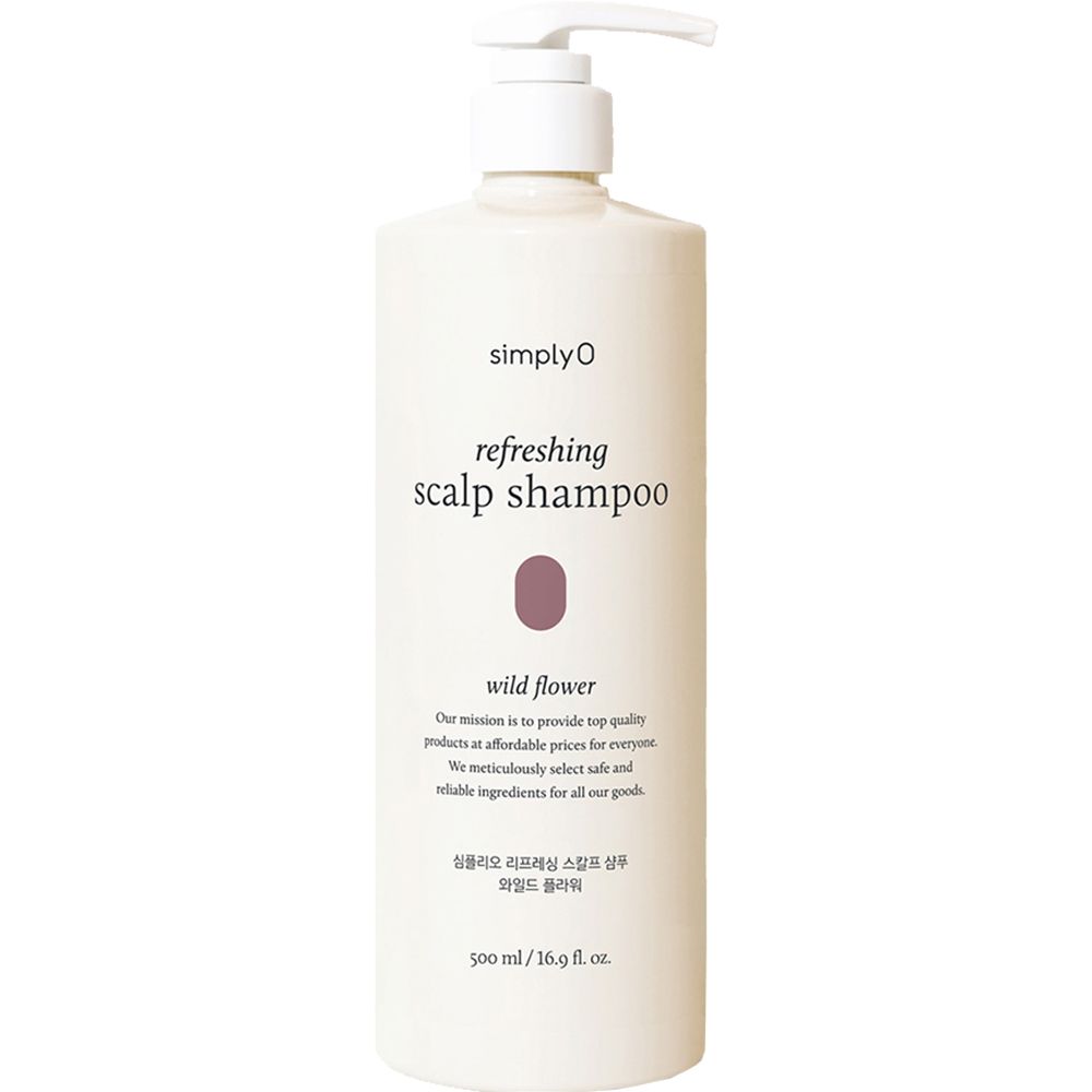 Flacon de shampooing blanc avec pompe. Inscription: simplyO, refreshing scalp shampoo, wild flower. Texte en anglais et coréen. Indication de volume.