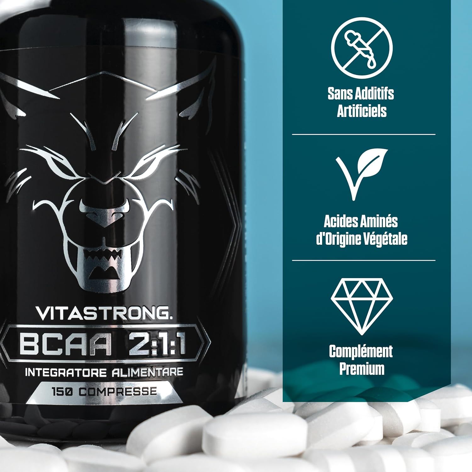 Vitastrong BCAA 2:1:1 fles. Zwarte achtergrond. 150 tabletten. Wolf logo. Oranje tafel.