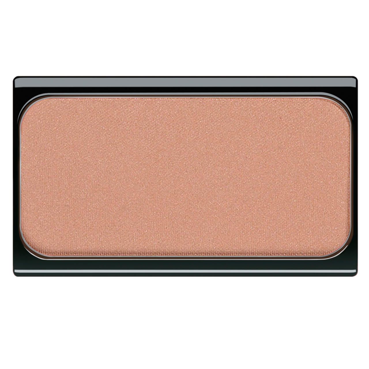 Blush in rechthoekige vorm met zwart frame. De kleur is lichtbruin.