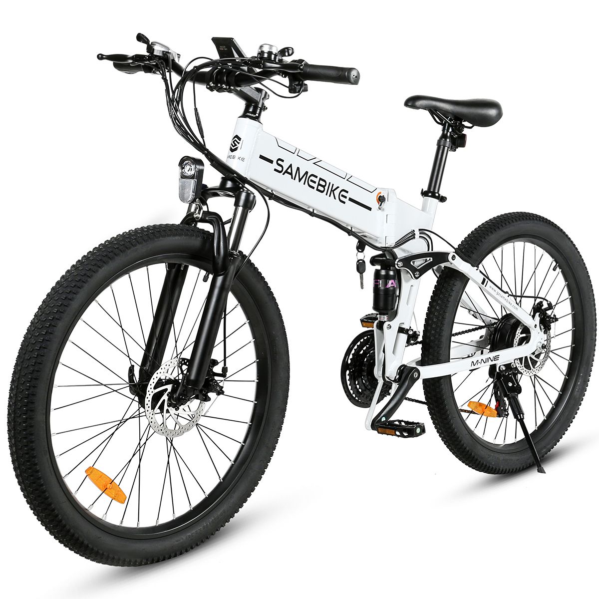 Vélo électrique pliable blanc et noir. Marque SAMEBIKE. Gros pneus, freins à disque. Détails : selle, guidon, pédales.