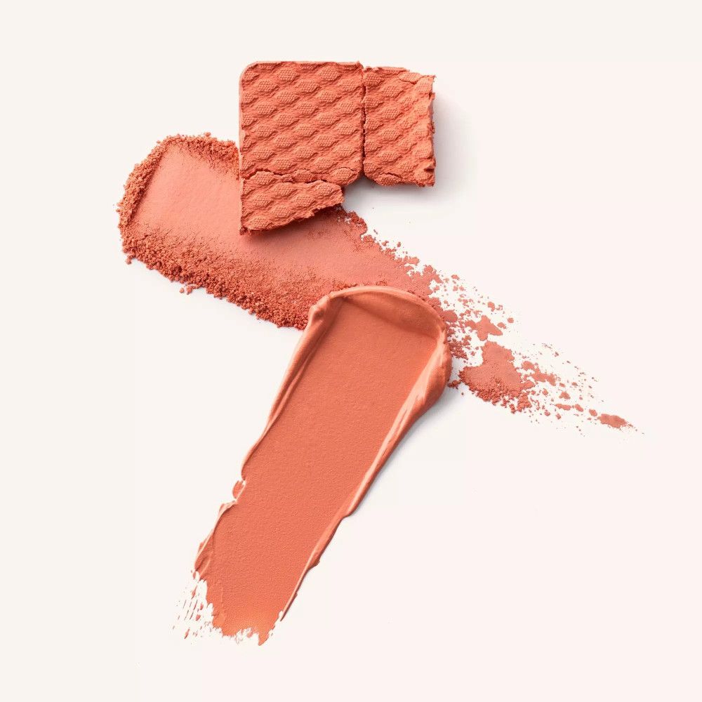 Palette de blush orange avec deux teintes. Une surface gaufrée, l'autre lisse. Cadre noir, couvercle transparent.
