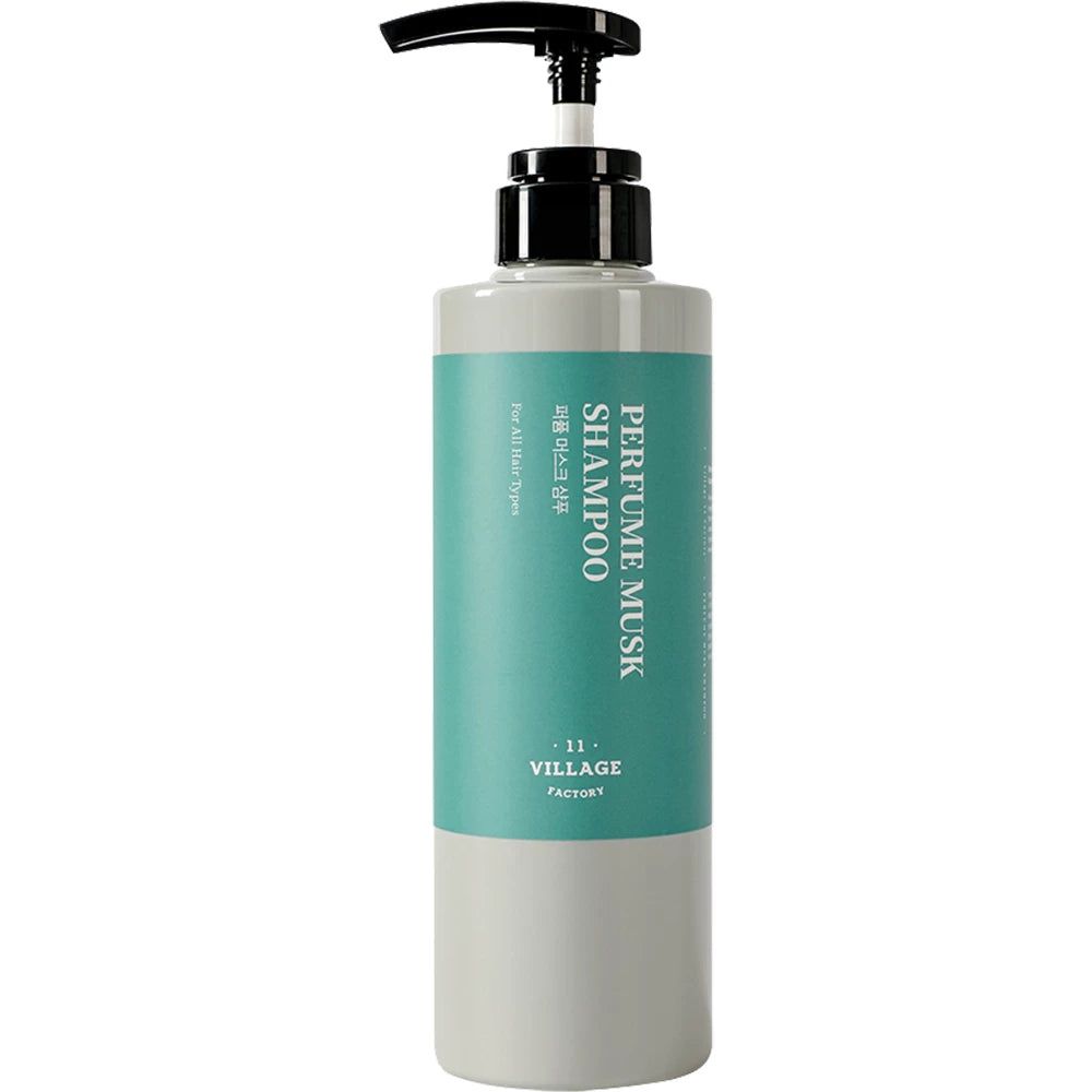 Shampoo fles met pomp. Turquoise label met tekst: Parfum Musk Shampoo.
