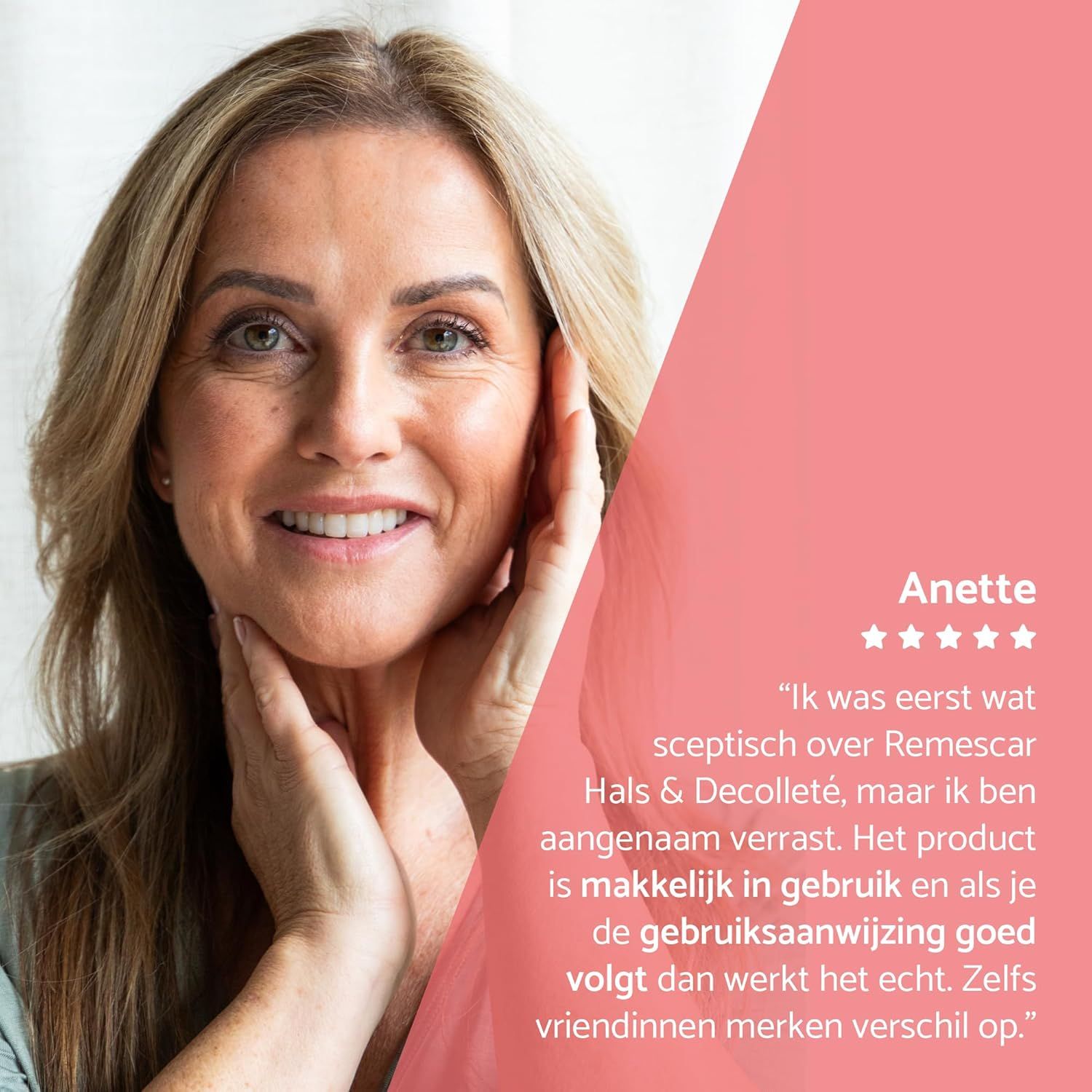 Vrouw met handen op hals en kin, lachend. Roze achtergrond met tekst.