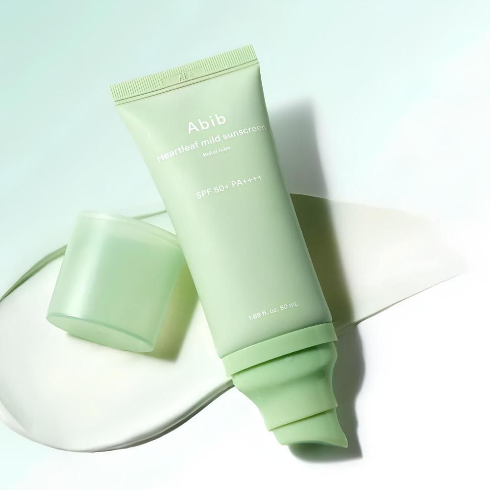 Abib Heartleaf Mild French SPF 50+ PA++++, bouchon ouvert, sur une base crémeuse.