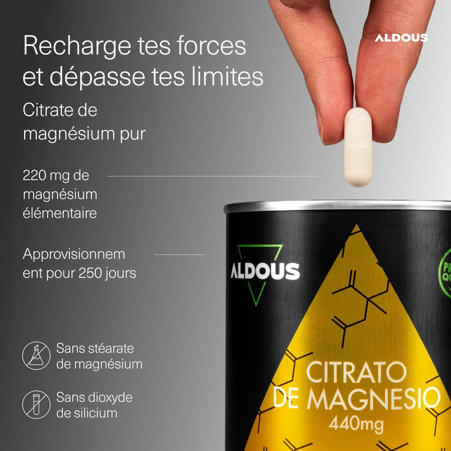 Une capsule de citrate de magnésium tenue au-dessus d'un contenant marqué "Aldous Citrato de Magnesio 440mg".
