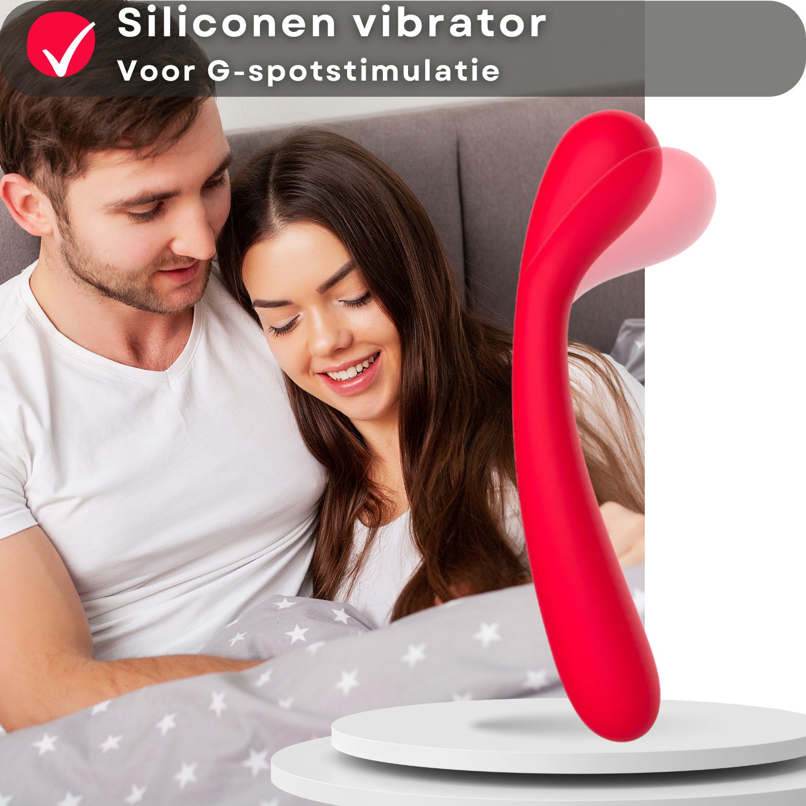 Rode vibrator en paar. Tekst: Siliconen vibrator, voor G-spot stimulatie. Paar in bed.