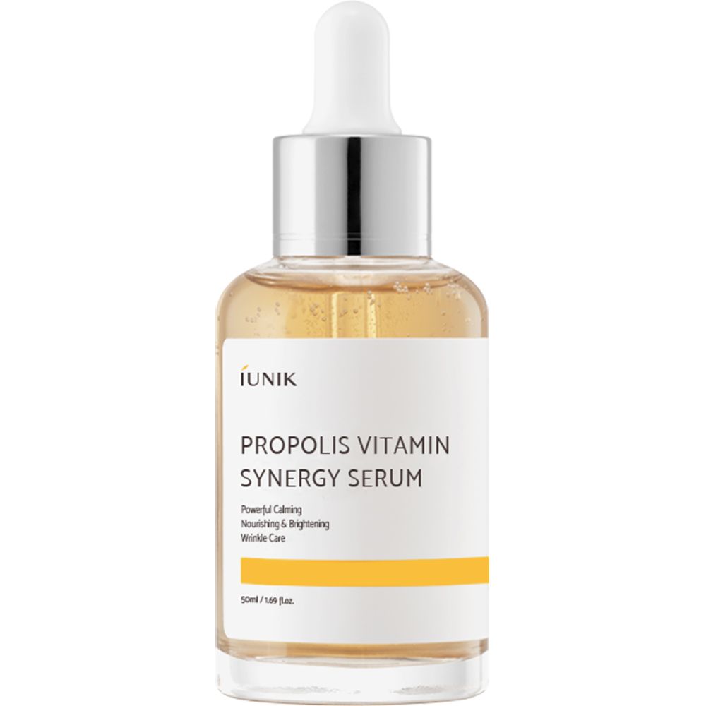 Serumfles met pipet. Opschrift: iUNIK Propolis Vitamin Synergy Serum. Tekst: Powerful Calming, Nourishing & Brightening.