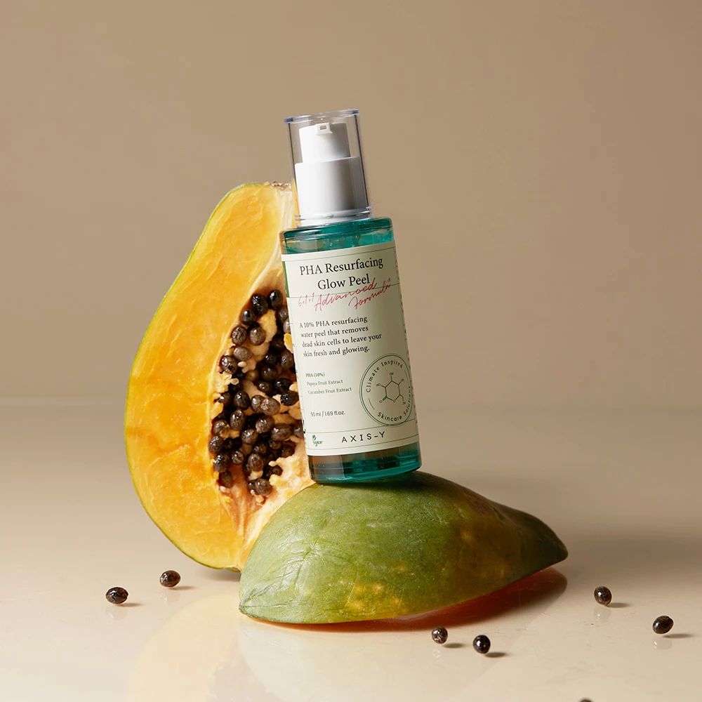 Productfles met papaya en zaden. Opschrift: PHA Resurfacing Glow Peel. Merk: AXIS-Y.