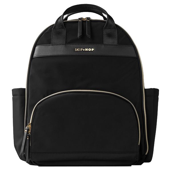 Zwarte rugzak met gouden ritsen en de merknaam SKIP*HOP.