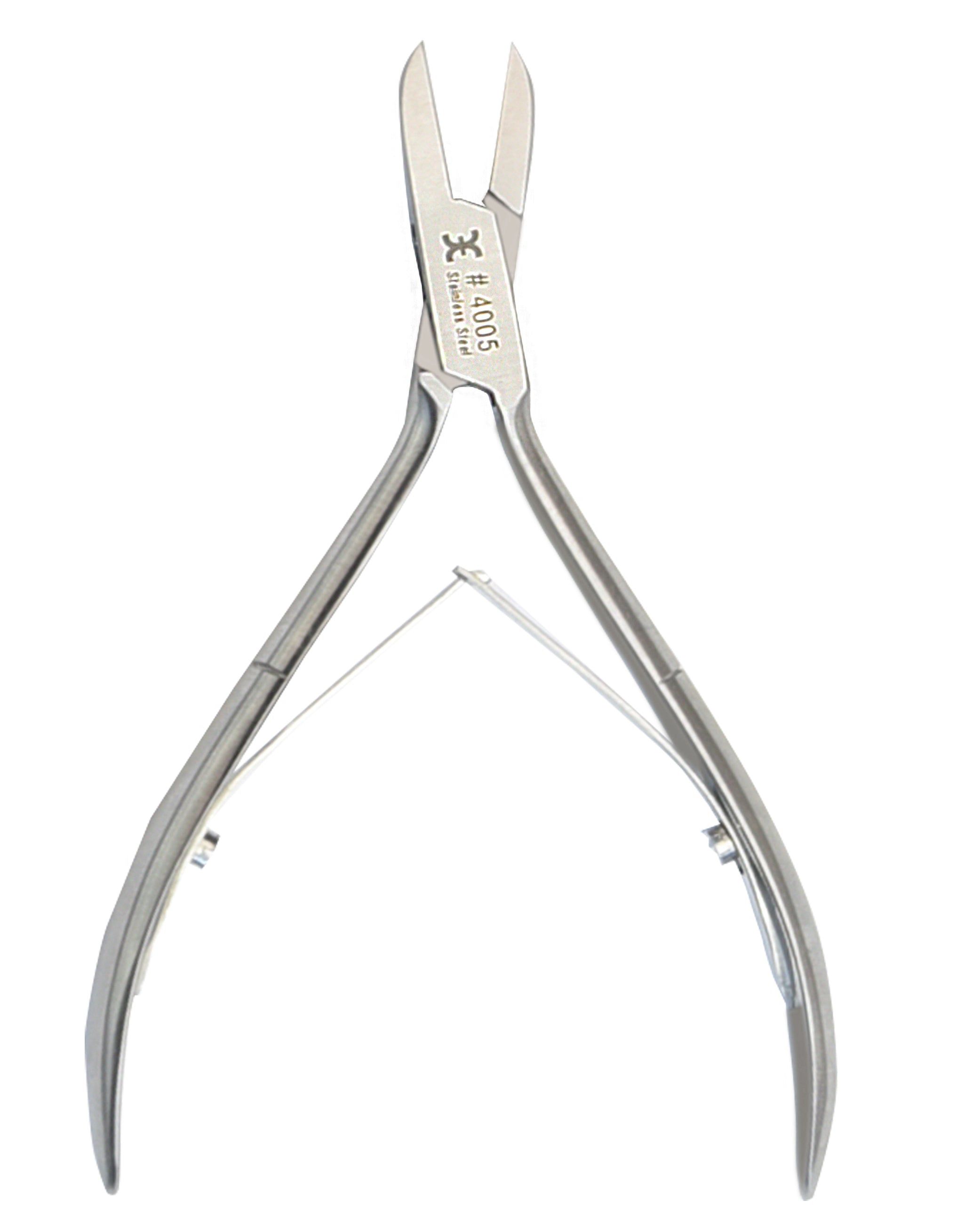 Roestvrijstalen nagelknipper. Opschrift: #4005 Stainless Steel. Open snijkant. Ergonomische handgrepen.