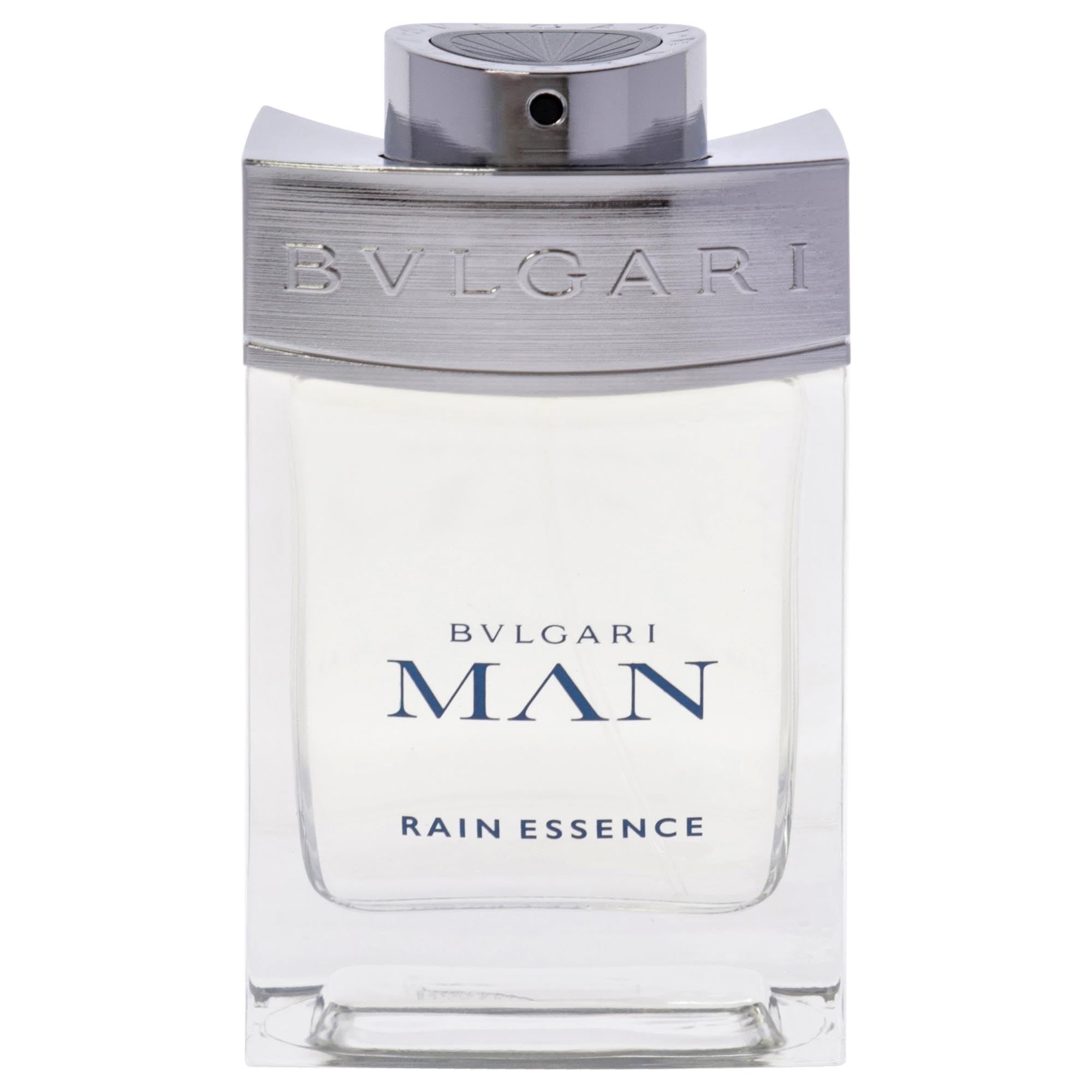 Flacon Bvlgari Man Rain Essence Eau de Parfum avec bouchon argenté et bande argentée gravée du logo.