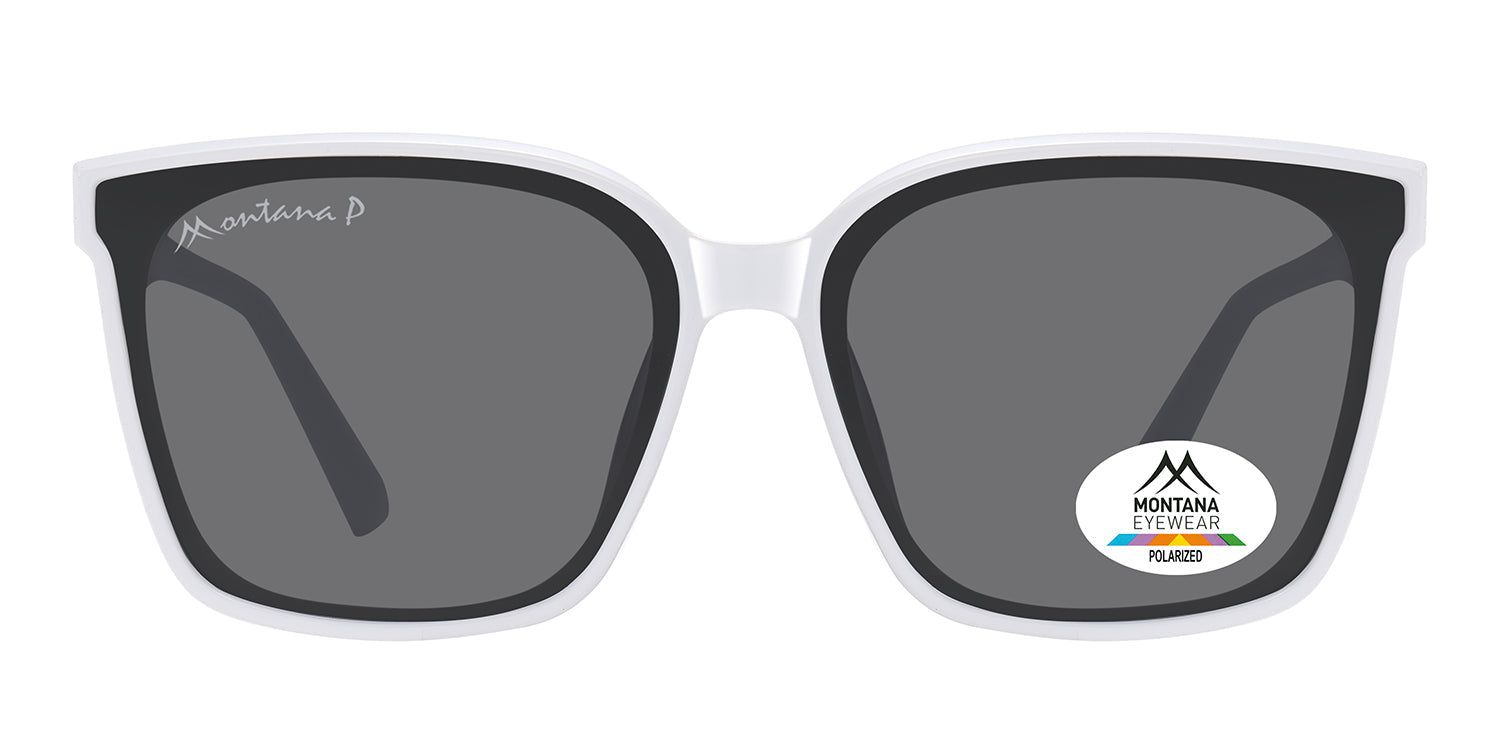 Lunettes de soleil avec monture blanche et verres gris. Un autocollant avec le logo Montana Eyewear et l'inscription 'Polarized' est visible sur un verre.