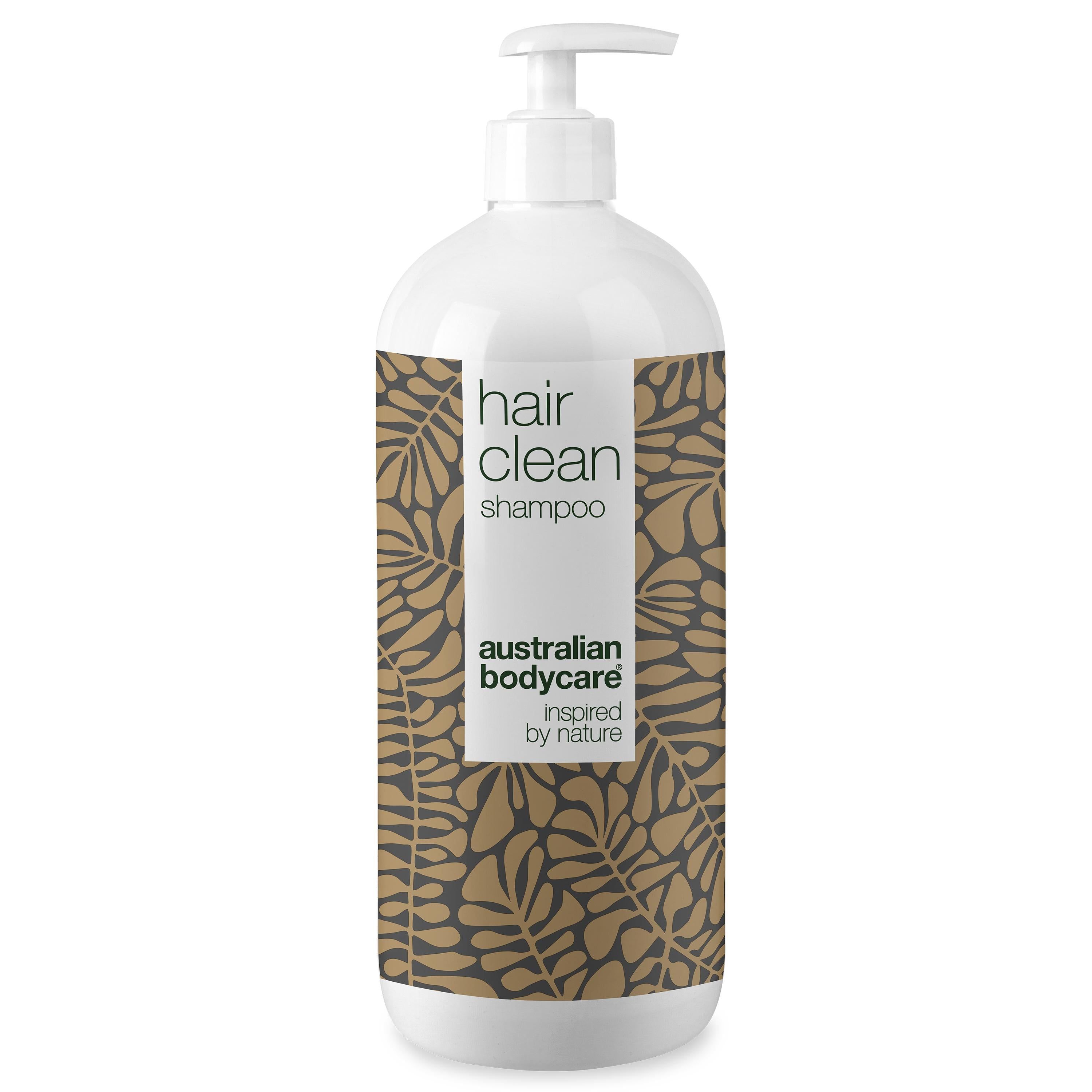 Flacon blanc avec pompe. Étiquette "hair clean shampoo" et logo "Australian Bodycare".