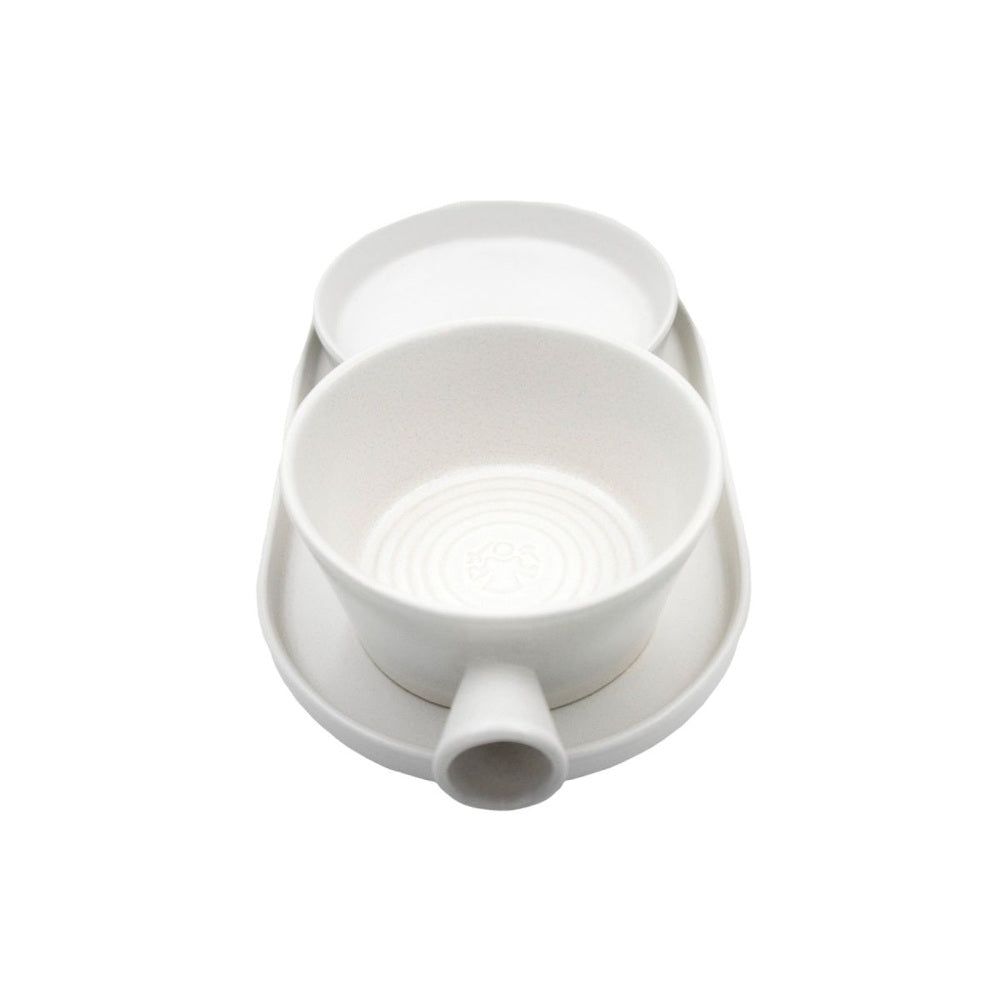 Witte scheerset van keramiek, bovenaanzicht: kom, schaaltje en dienblad.