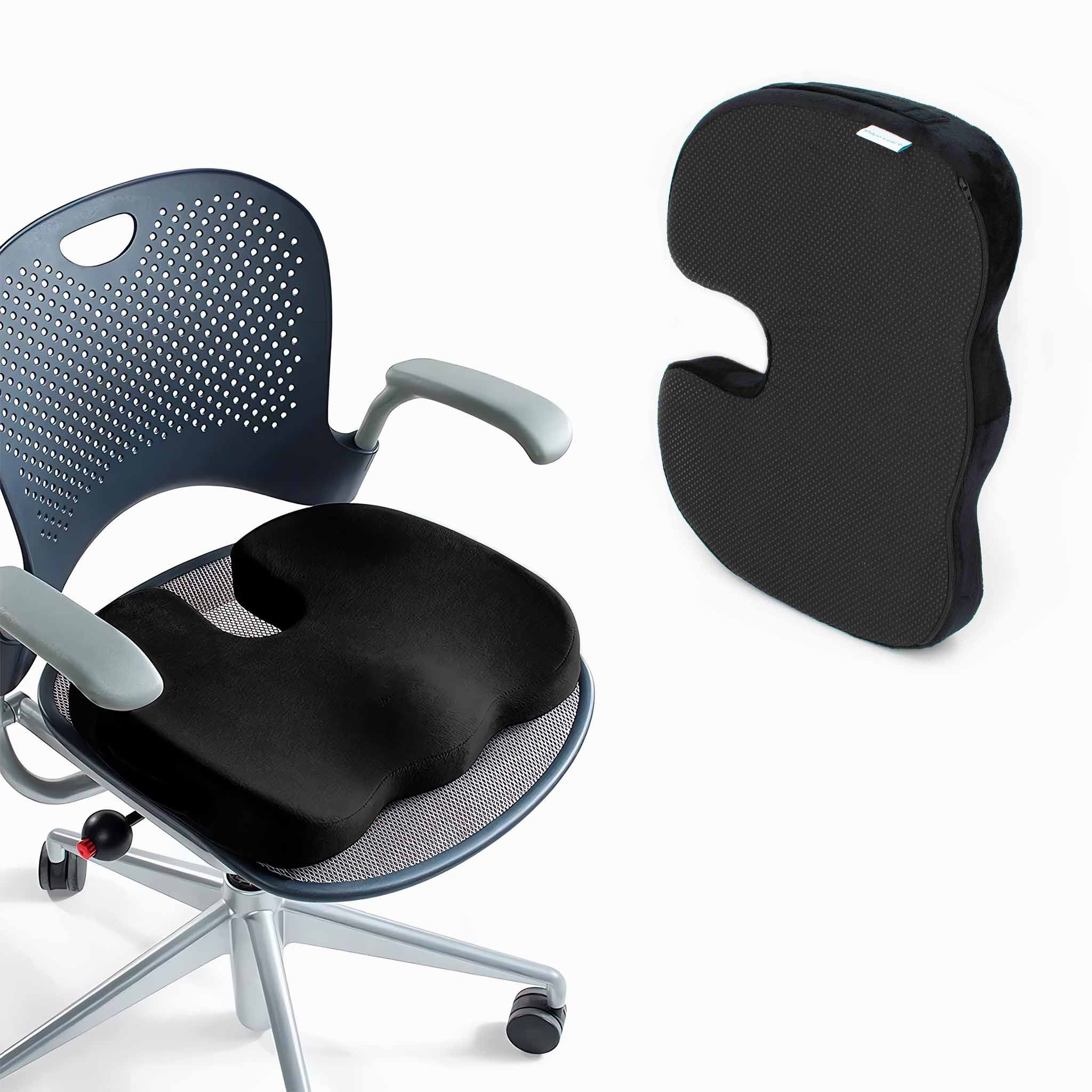 Ergonomisch zitkussen op een bureaustoel, met het kussen ernaast.