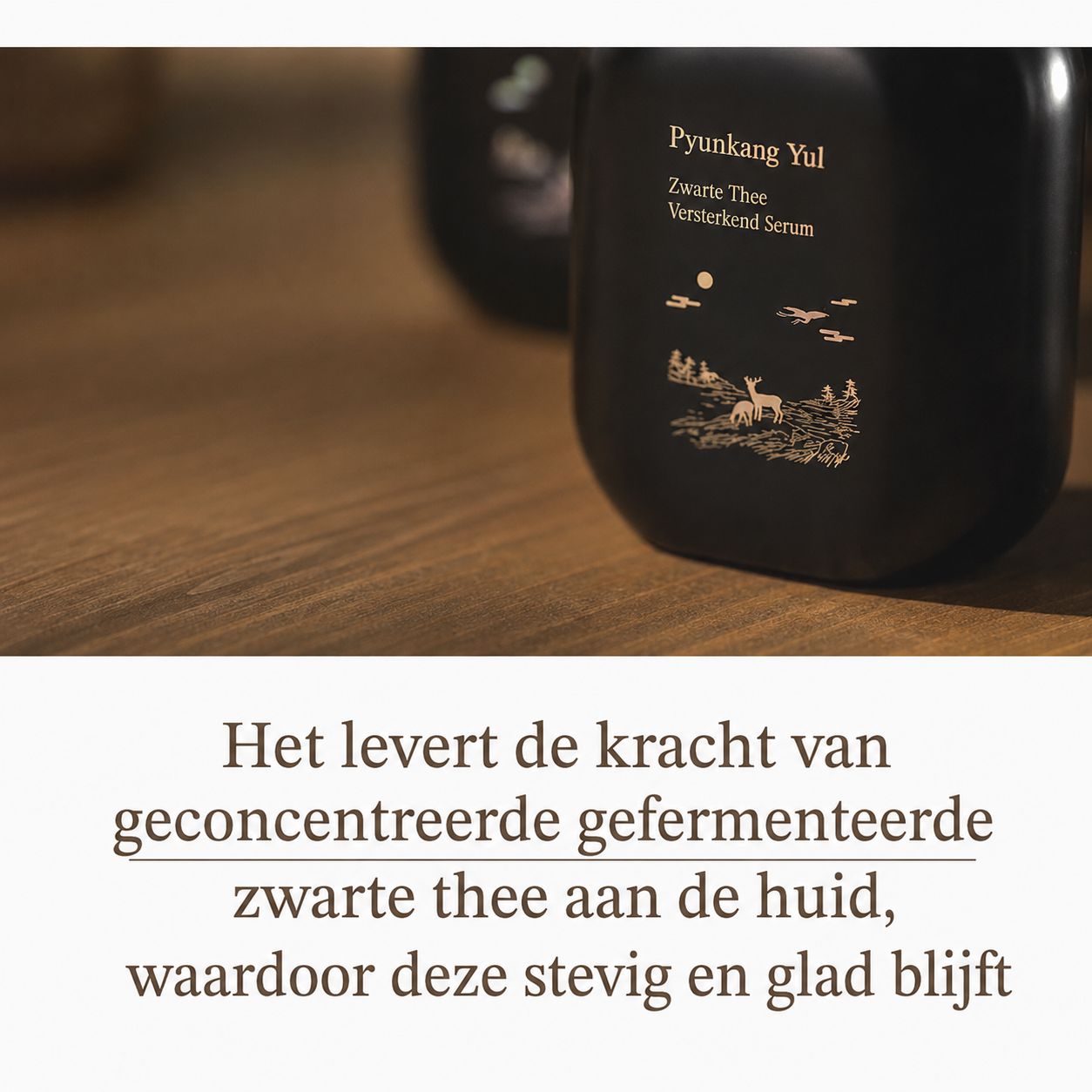 Fles PYUNKANG YUL Black Tea Boosting Serum, close-up van het motief.