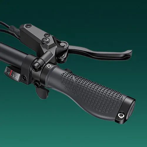 Fietsstuur met remhendel en handvat. Zwarte handvatten met gestructureerd patroon.