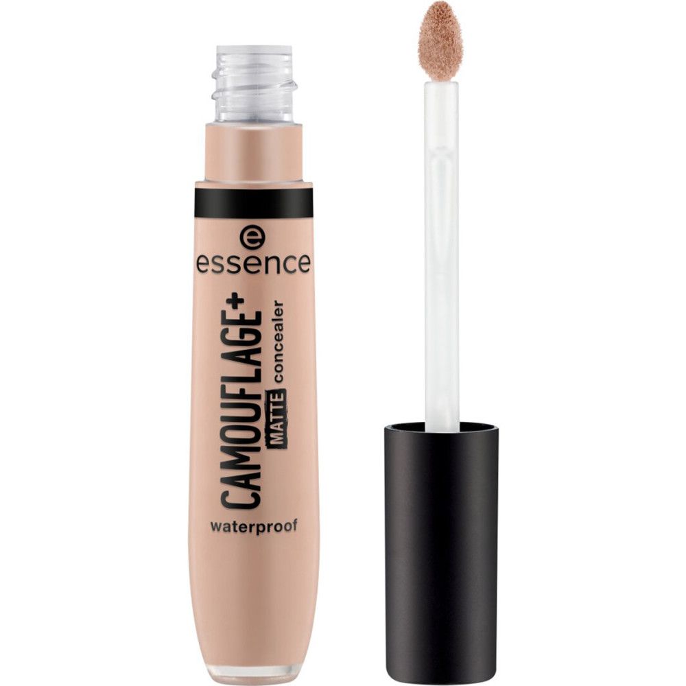 Correcteur mat Essence Camouflage+. Flacon beige, bouchon noir et applicateur. Texte: waterproof.