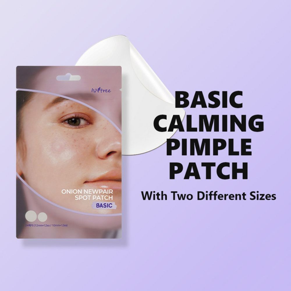 Verpakking met een losgemaakte pleister. Tekst: BASIC CALMING PIMPLE PATCH. Twee maten. Merk: ISNTREE. Afbeelding van een gezicht.