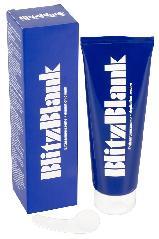Blauwe tube BlitzBlank ontharingscrème en vouwdoos, met spatel op witte ondergrond.