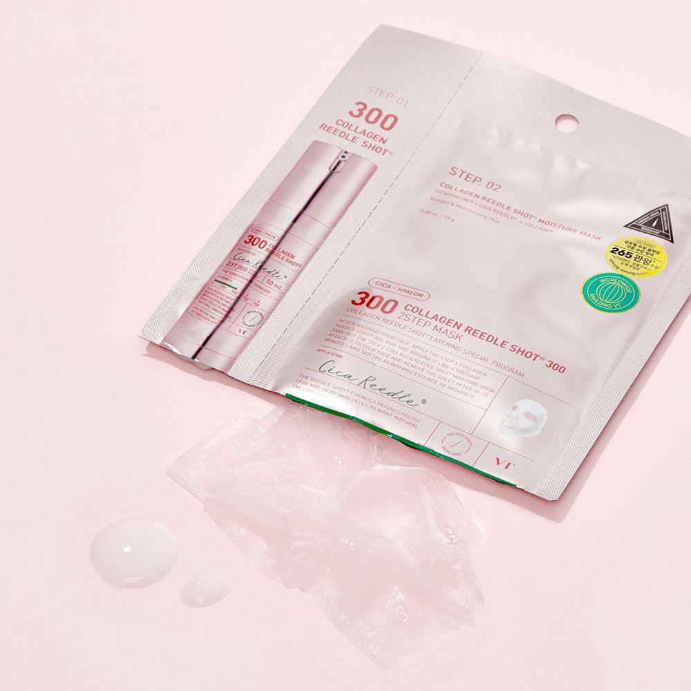 Tweedelige doekmasker. Roze verpakking met productnaam en logo. Masker en serum ernaast.