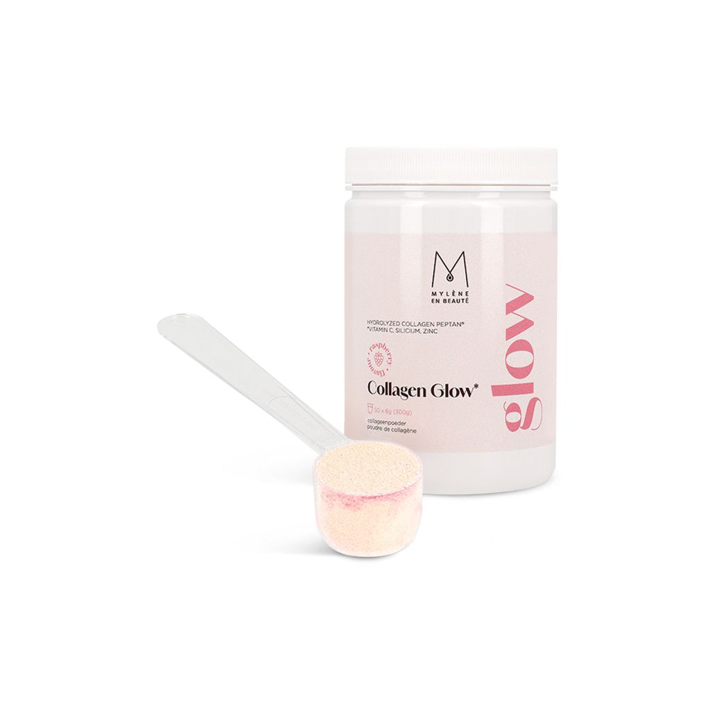 Witte pot met roze etiket en poeder. Maatschepje met poeder ernaast.