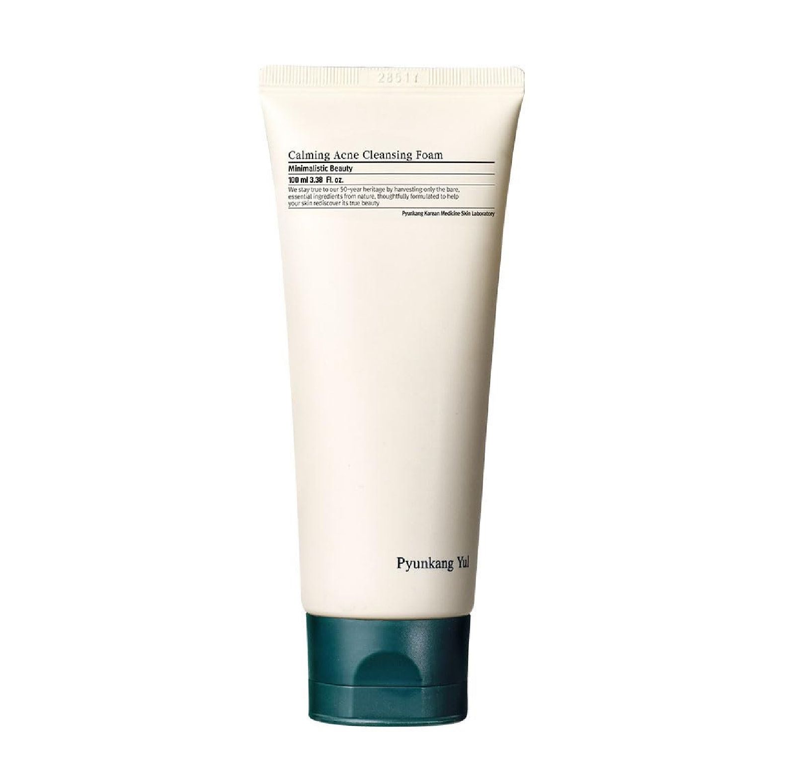 Tube de mousse nettoyante. Boîtier blanc, bouchon vert. Texte: Calming Acne Cleansing Foam, Pyunkang Yul.