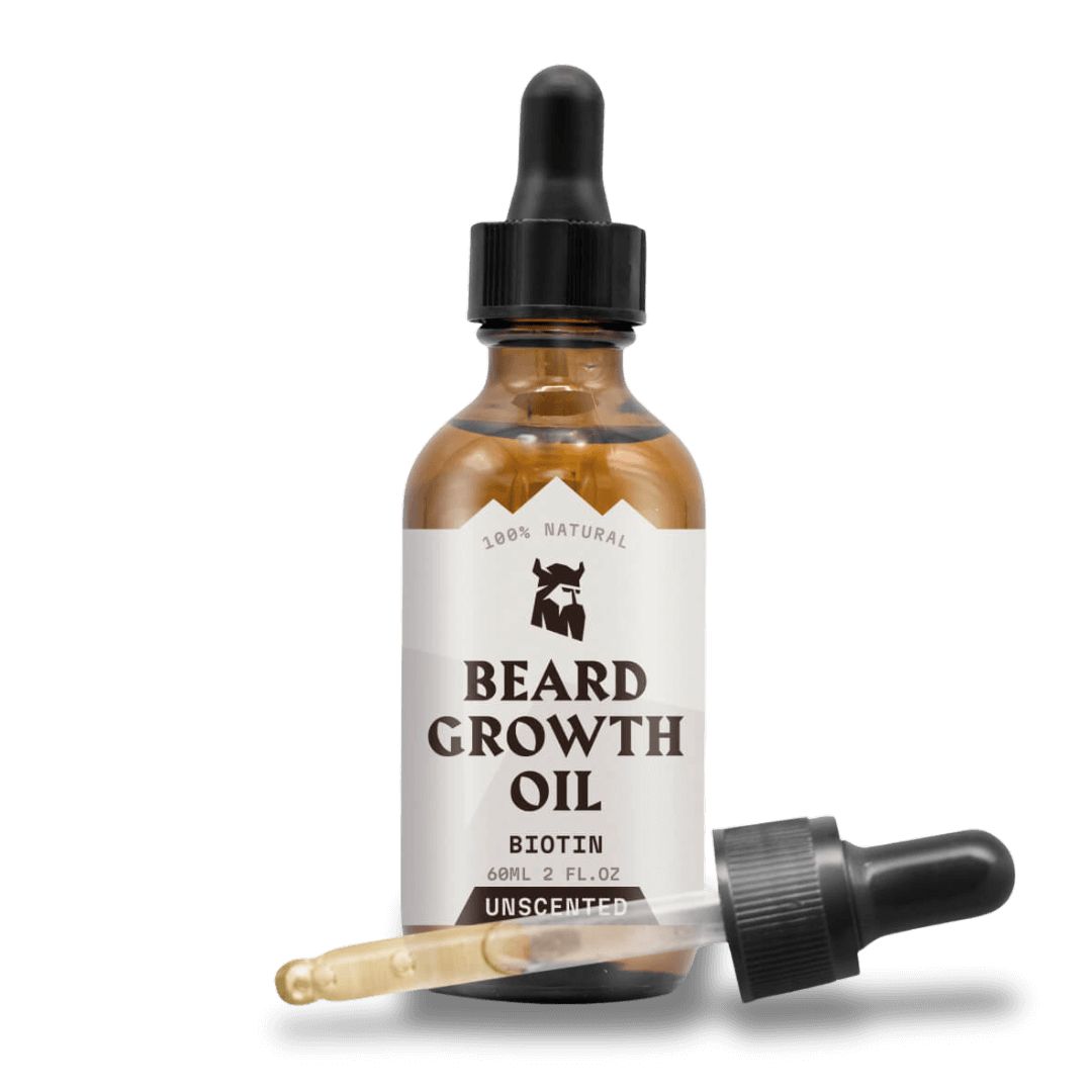 Flacon en verre brun avec bouchon noir et pipette. Étiquette avec "BEARD GROWTH OIL", "Biotin" et "Unscented".