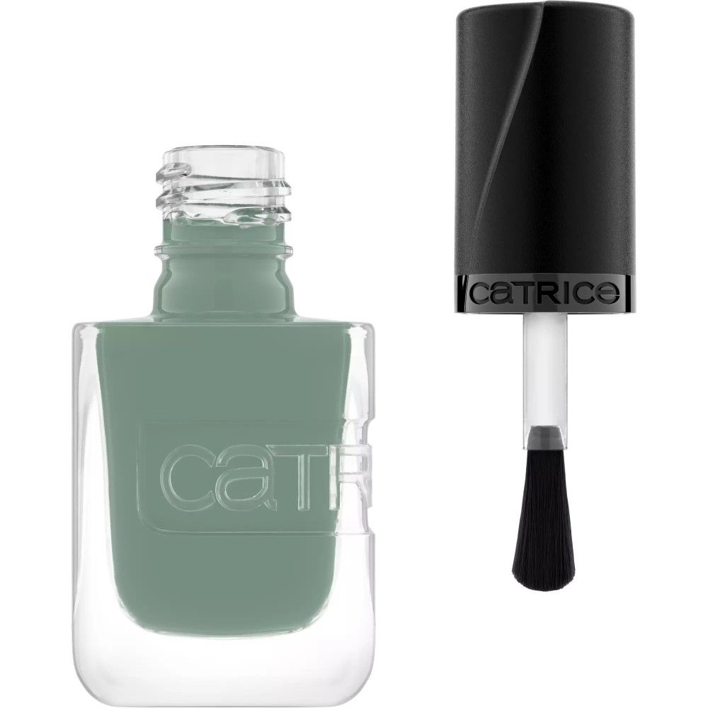Flacon de vernis à ongles ouvert avec pinceau. Couleur vert clair. Marque Catrice.