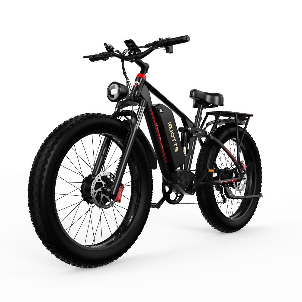 VTT électrique noir avec accents rouges. Gros pneus, phare avant, logo DUOTTS.