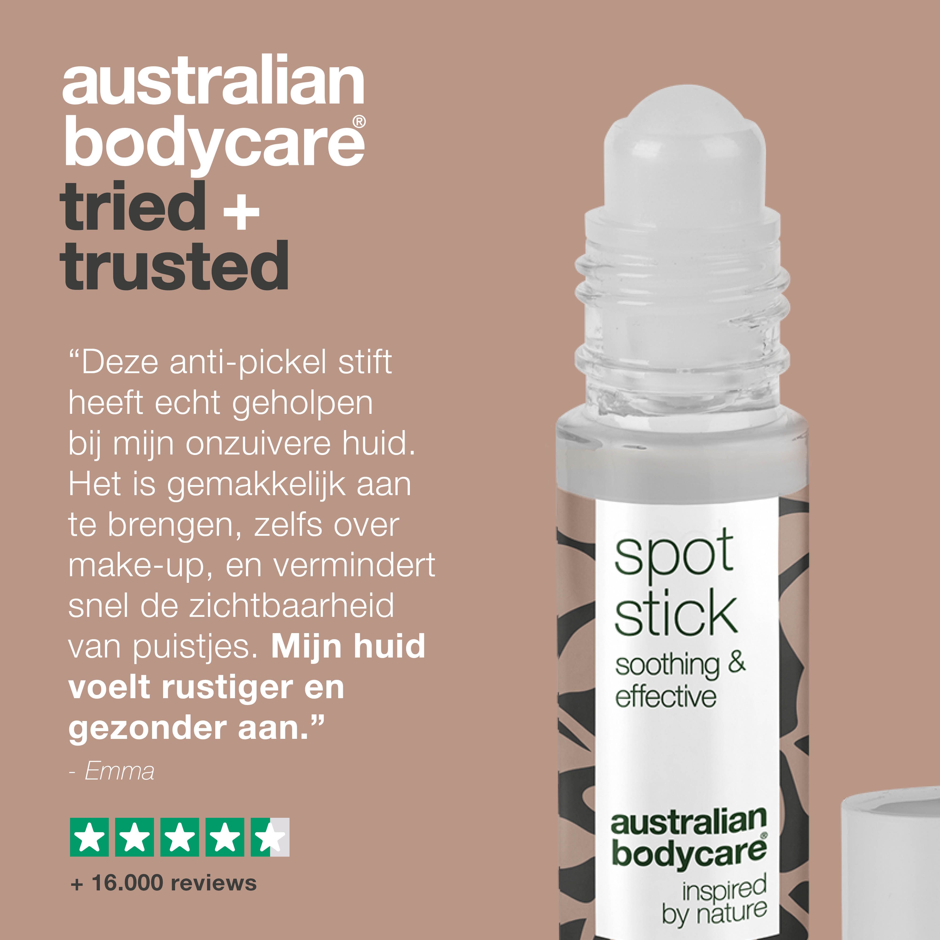 Roll-on stick en tekst. Opschrift: Spot Stick, soothing & effective, Australian Bodycare. Tekst over beoordelingen.