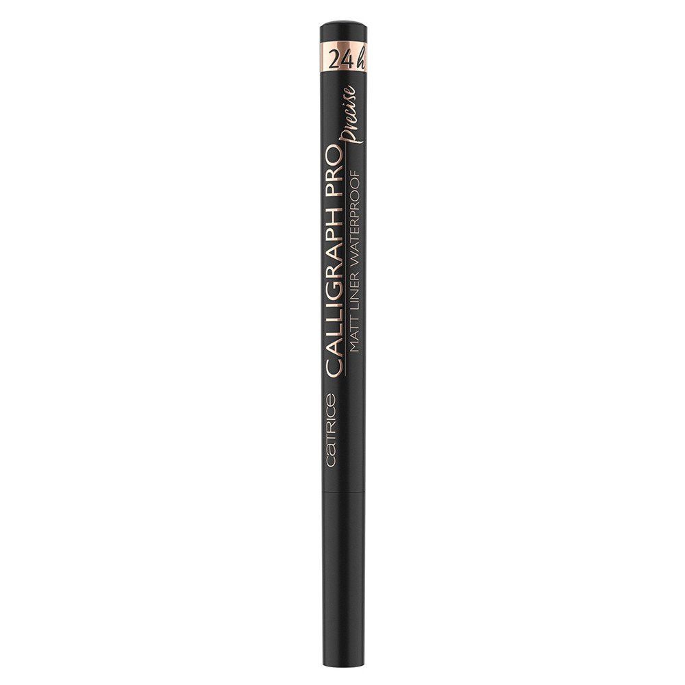 Zwarte eyeliner pen. Opschriften: Catrice, CALLIGRAPH PRO, MATT LINER WATERPROOF, Precise, 24h. Zwarte punt.