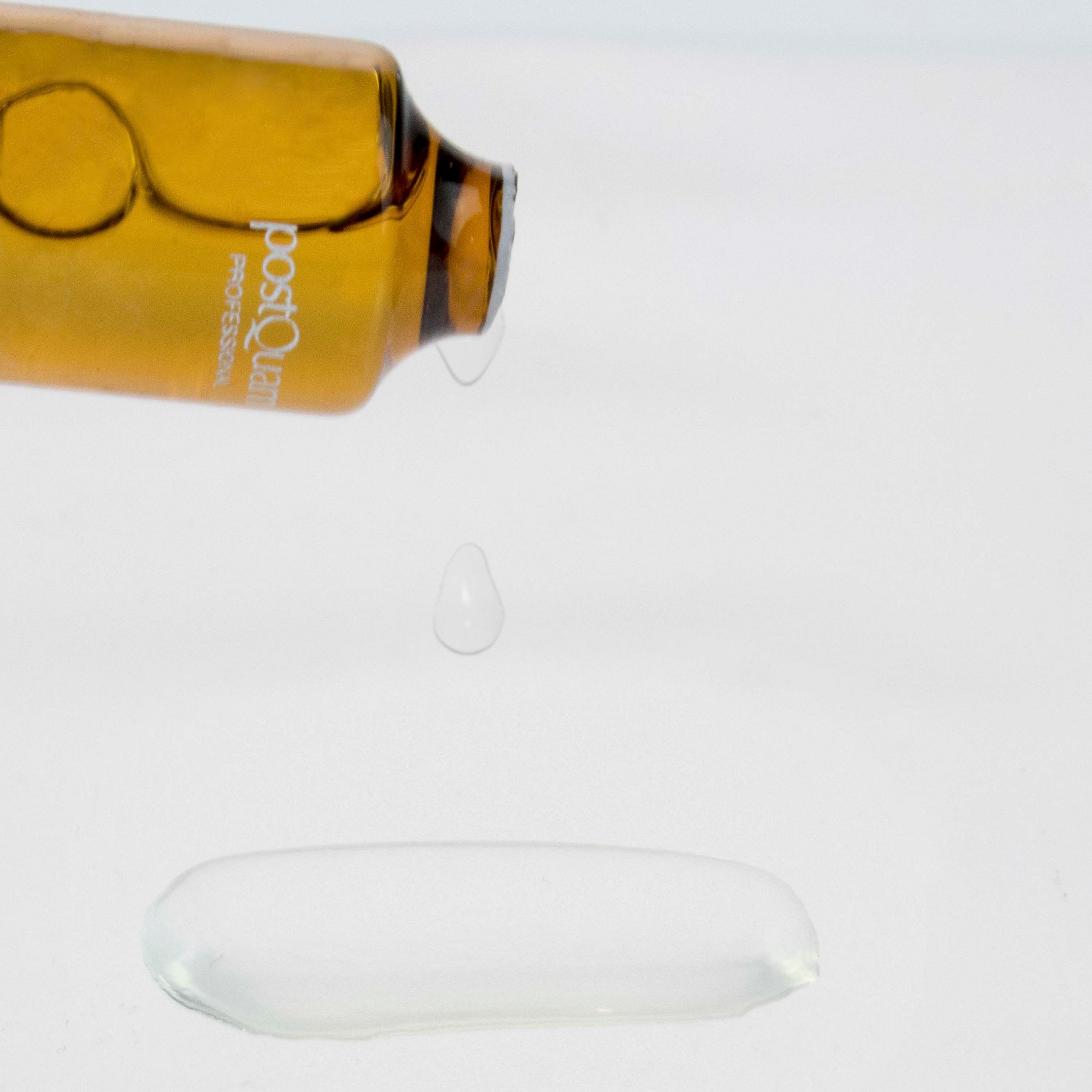 Ampul giet vloeistof uit. Vloeistof druppelt en vormt een vlek.