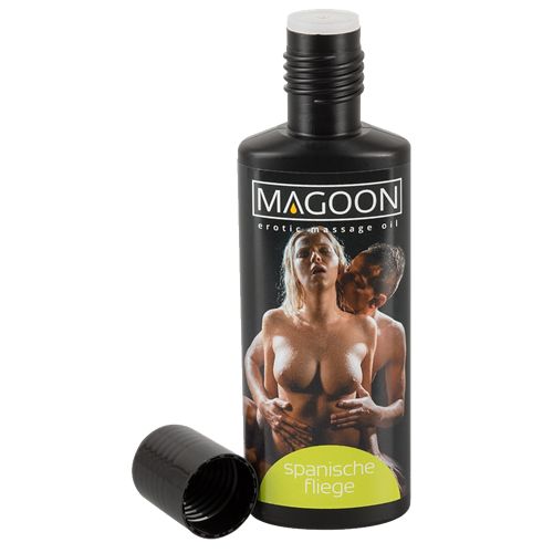 Zwarte fles, MAGOON, met etiket. Opschrift: Spanische Fliege. Erotische massageolie. Dop ernaast.